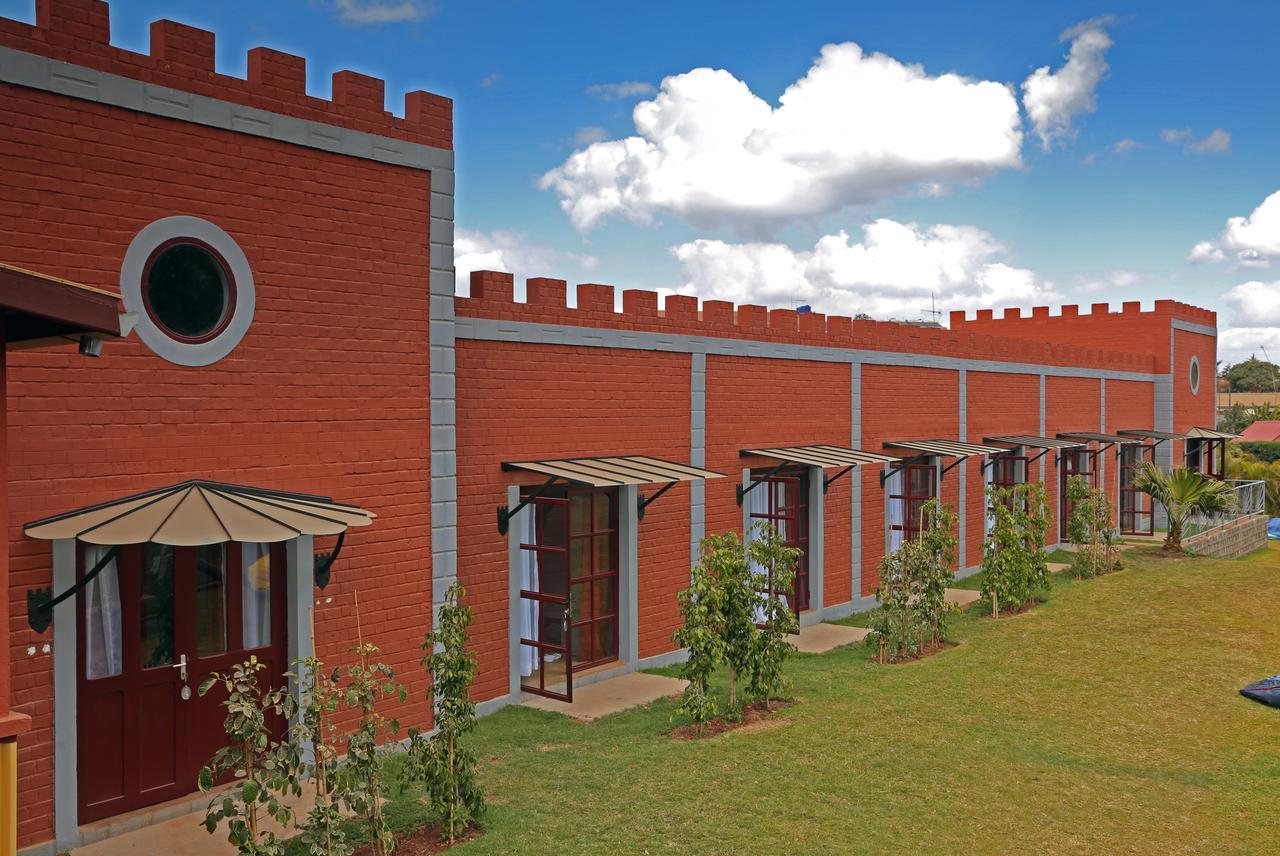 Le Chat'O Park Hotel Ivato Airport Navette Gratuite H24 Antananarivo Exterior photo